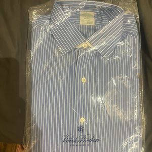 New with tags Brooks Brothers Milano NON iron blue  striped shirt size 15-34